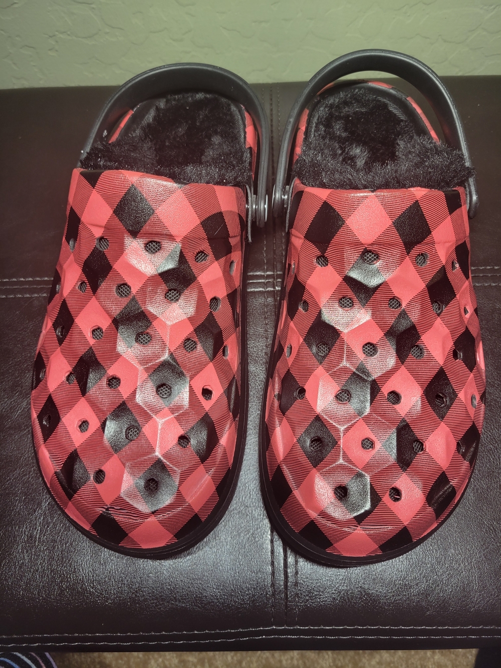 Joybees Women's Size 8 Varsity Faux Fir Lined Clogs